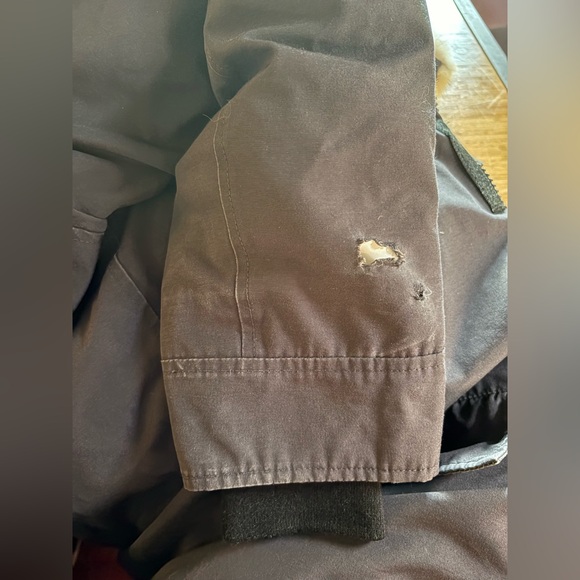 Canada Goose- Langford Coyote Trim Slim Parka. Size M - Picture 16 of 16